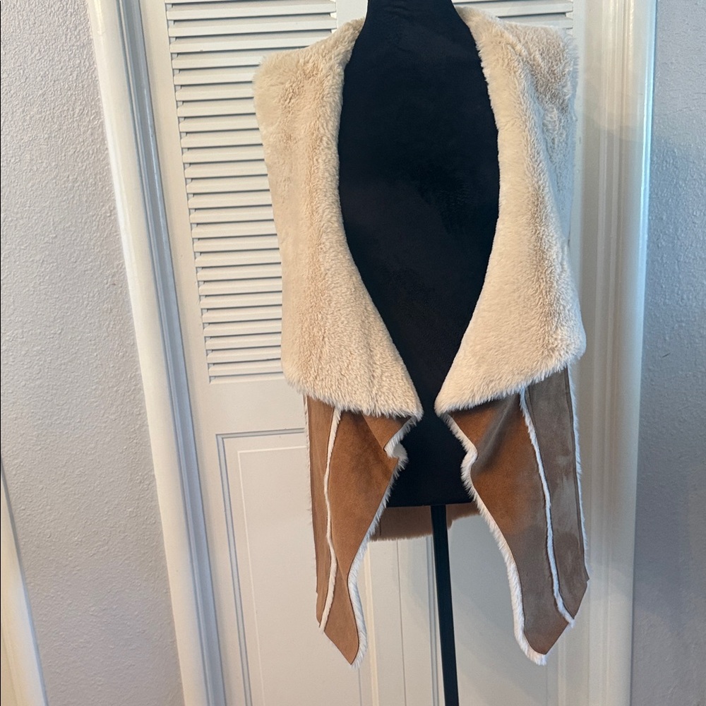 cupcakes & cashmere Cream Faux-Shearling Vest with Tan Suede Panels